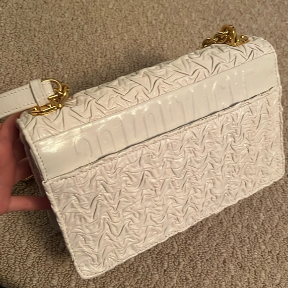 Like new Dior 30 montaigne white with gold hardware - Picture 3 of 8